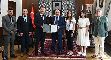 Dünya Nüfus Günü’nde Anlamlı Ziyaret: İl Müdürü Mahmut Keçeci’den Vali Ustaoğlu’na Ziyaret