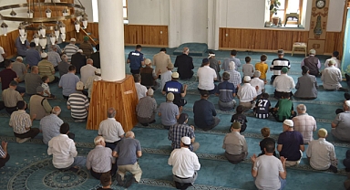 Dursunbey’de 15 Temmuz Şehitleri İçin Mevlid-i Şerif Programı Düzenlendi