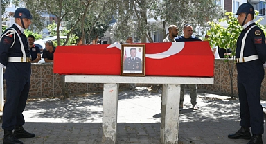 Edirne’de Geçirdiği Trafik Kazası Sonucu Şehit Olan Jandarma Erkan Özkan’ın Cenazesinde Vali İsmail Ustaoğlu Başsağlığı Diledi