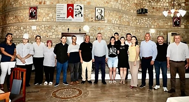 Edremit Belediye Başkanı Mehmet Ertaş, Ed-Bel Personeliyle Aşure Sofrasında Buluştu