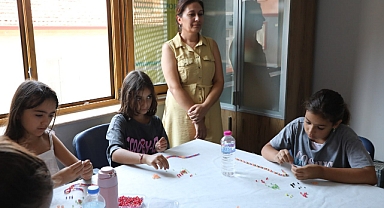 Edremit Belediyesi’nden Çocuklara Özel Yaz Etkinliği: Takı Tasarım Atölyesi Renkli Görüntülere Sahne Oldu