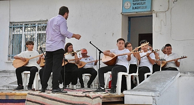 Edremit Tahtakuşlar’da Yıl Sonu Coşkusu: Bağlama Kursu Etkinliği Büyük Beğeni Topladı