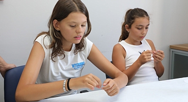 Edremit’te Çocuklar “Düğme Dikme Atölyesi” ile Yaratıcı Becerilerini Geliştirdi