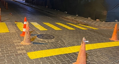 Edremit’te Yaya Geçitleri Boyama Çalışmaları Akçay Merkezde Devam Ediyor