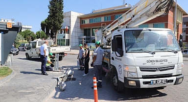 Gönen’de Aydınlatma Seferberliği: Üç Caddeye Modern LED Sistemleri Kuruluyor