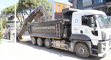 Gönen’de Ulaşım Altyapısı Güçleniyor: Mehmet Efendi Caddesi’nde Asfalt Söküm Çalışmaları Başladı