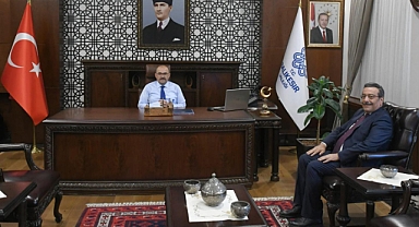 Görevine Yeni Başlayan Burhaniye Kaymakamı Cumali Atilla, Vali İsmail Ustaoğlu'nu Ziyaret Etti