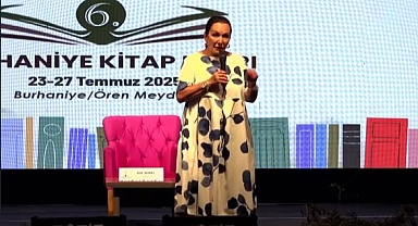 Gül Sunal’dan Burhaniye Kitap Fuarı’nda Duygusal Söyleşi: “Kemal, Bu Türküyü Bana 50 Yıl Önce Söylerdi”