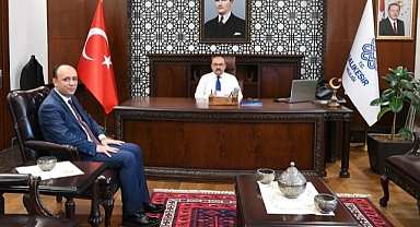 İller İdaresi Genel Müdürlüğü Daire Başkanı Asım Solak, Vali İsmail Ustaoğlu'nu Ziyaret Etti