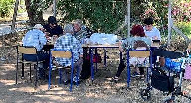 Karesi Yaşlı Bakım Merkezi Sakinlerinden Erdek'te Doğa ve Denizle Buluşma