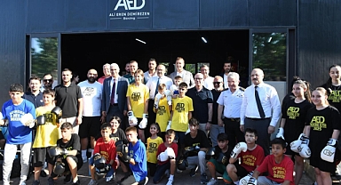 Milli Boksör Ali Eren Demirezen, Altıeylül’de Gençlerle Buluştu