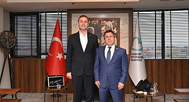Rektör Yücel Oğurlu Başkan Ahmet Akın’ı Makamında Ziyaret Etti