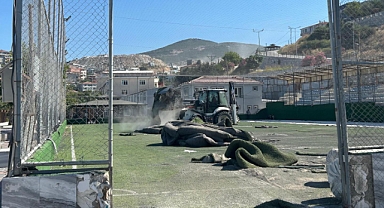 Saraylar Mahallesi’ndeki Halı Sahanın Zemini Yenileniyor
