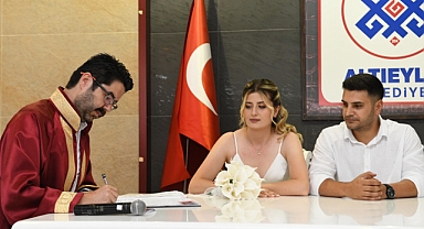 Sena ve Vural Çiftinin Nikâhı Altıeylül'de Kıyıldı: Mutluluklarına Başkanlar Şahit Oldu