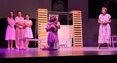 Sevgi Soysal’ın Hayatı Sahneye Taşındı, Burhaniye’de Tiyatro Gecesi