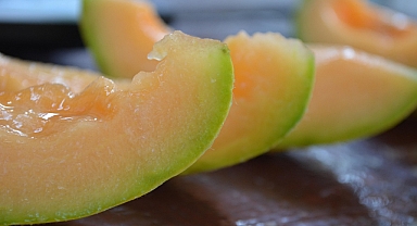 Tatlı Kavun Nasıl Anlaşılır? Sert mi Olmalı, Yumuşak mı? İşte Kavun Seçmenin Püf Noktaları