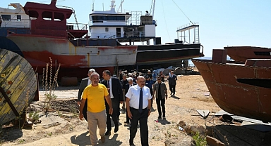 Vali İsmail Ustaoğlu’ndan Erdek’te Stratejik Ziyaret: AE Gemi ve Tersanecilik İşletmesi’nde İncelemelerde Bulundu