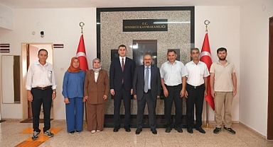 Vali İsmail Ustaoğlu, Sındırgı Kaymakamlığı'nı Ziyaret Etti, İlçedeki Çalışmalar Hakkında Bilgi Aldı