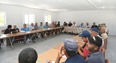 Vali Ustaoğlu, Altıeylül Türkali Mahallesi'ndeki Aşure Hayrında Vatandaşlarla Buluştu