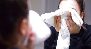 Yanlış Sümkürme Sağlığınızı Tehdit Ediyor: Kulak Zarınızı Bile Yırtabilirsiniz!