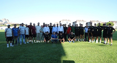 1966 Edremitspor Sezon Öncesi İlk Antrenmanında Ziyaret Edildi: Başkan Ertaş’tan Başarı Mesajı