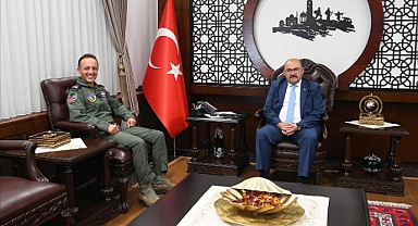 9’uncu Ana Jet Üs Komutanı Tuğgeneral Cenk Al’dan Vali İsmail Ustaoğlu’na Veda Ziyareti
