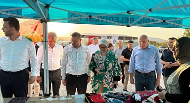 AK Parti Teşkilatı Bigadiç Panayırında Vatandaşlarla Buluştu