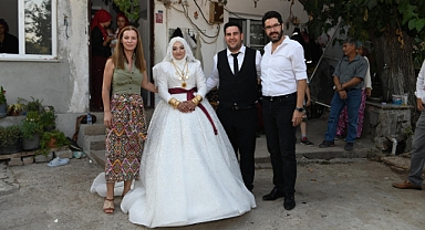 Altıeylül Belediyesi’nden Personeline Destek: Düğün Töreninde Yalnız Bırakmadılar