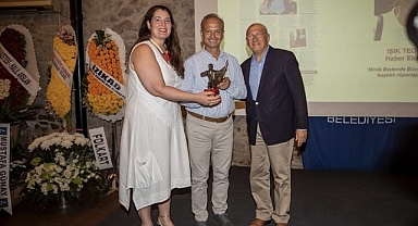 Ayvalık Belediyesi Basın Danışmanı Işık Teoman, Şehit Gazeteci Hasan Tahsin Gazetecilik Yarışması’nda Birincilik Ödülü Kazandı