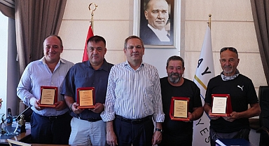 Ayvalık’ta Deniz Dibi Temizliği: Başkan Ergin Dalgıçlara Teşekkür Plaketi Verdi