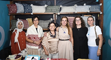 Ayvalık’ta Kadın Emeği Çarşısı Yoğun İlgiyle Karşılandı