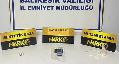 Ayvalık’ta Uyuşturucu Operasyonu: Metamfetamin ve Sentetik Ecza Ele Geçirildi