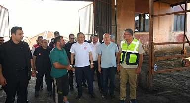 Bakan Yerlikaya, Yangında Hayvanlarını Kaybeden Çiftçiyi Ziyaret Etti