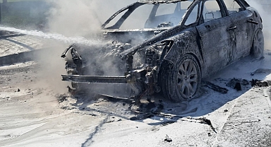 Balıkesir Altıeylül’de Araç Yangınına Hızlı Müdahale