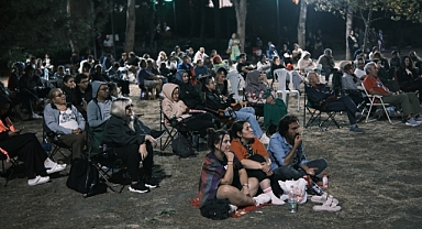Bandırma’da Açık Hava Sinema Keyfi: “Hemme’nin Öldüğü Günlerden Biri” Gösterildi