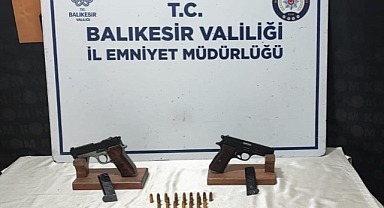 Bandırma’da Ruhsatsız Silah Operasyonu: 2 Tabanca ve 23 Fişek Ele Geçirildi
