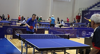 Bandırma Onyedi Eylül Üniversitesi’nde Uluslararası Veteranlar Masa Tenisi Turnuvası Heyecanı