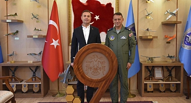 Başkan Ahmet Akın’dan Komutan Ziyareti