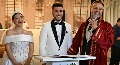 Başkan Ahmet Akın, Genç Çiftlerin Nikâhını Kıydı