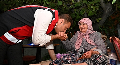 Başkan Akın: “Sındırgı’da Depremzedelerin Yanındayız, Sahadan Ayrılmayacağız”