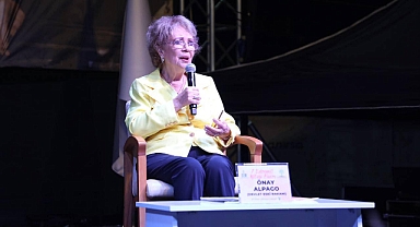 Devlet Eski Bakanı Önay Alpago, 7. Edremit Kitap Fuarı’nda Hukuk ve Demokrasiyi Anlattı