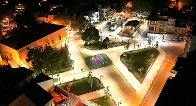 Dursunbey’in Yeni Çarşı Meydanı Hizmete Açıldı: Yeşil ve Sosyal Alanlarla Modern Bir Buluşma Noktası