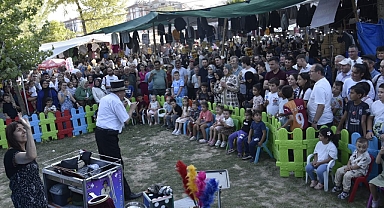 Dursunbey Panayırında Çocuklara Özel İllüzyon Gösterisi Renkli Anlara Sahne Oldu