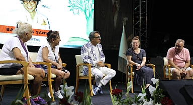 Edremit Kitap Fuarı’nda Barbaros Şansal Söyleşisi Yoğun İlgi Gördü