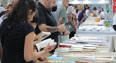 Edremit Kitap Fuarı’nın İkinci Gününde Yoğun İlgi