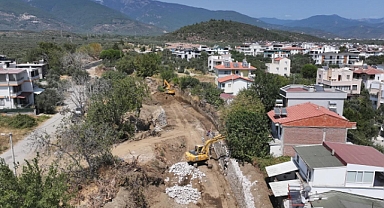 Edremit’te Kuruçay Deresi Taşkın Koruma Çalışmaları Sürüyor