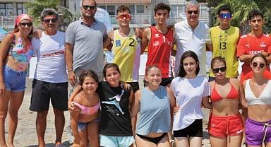 Edremit’te Plaj Voleybolu Halk Turnuvası Başladı