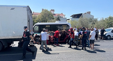 Edremit’te Zincirleme Kaza: Araçta Sıkışan Sürücü Kurtarıldı