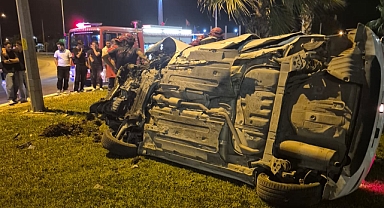 Edremit Zeytinli Kavşağında Tek Taraflı Kaza: 2 Yaralı Hastaneye Kaldırıldı