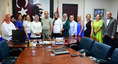 Erdek Belediye Başkanı Burhan Karışık, Kadın Muhtarlarla Bir Araya Geldi